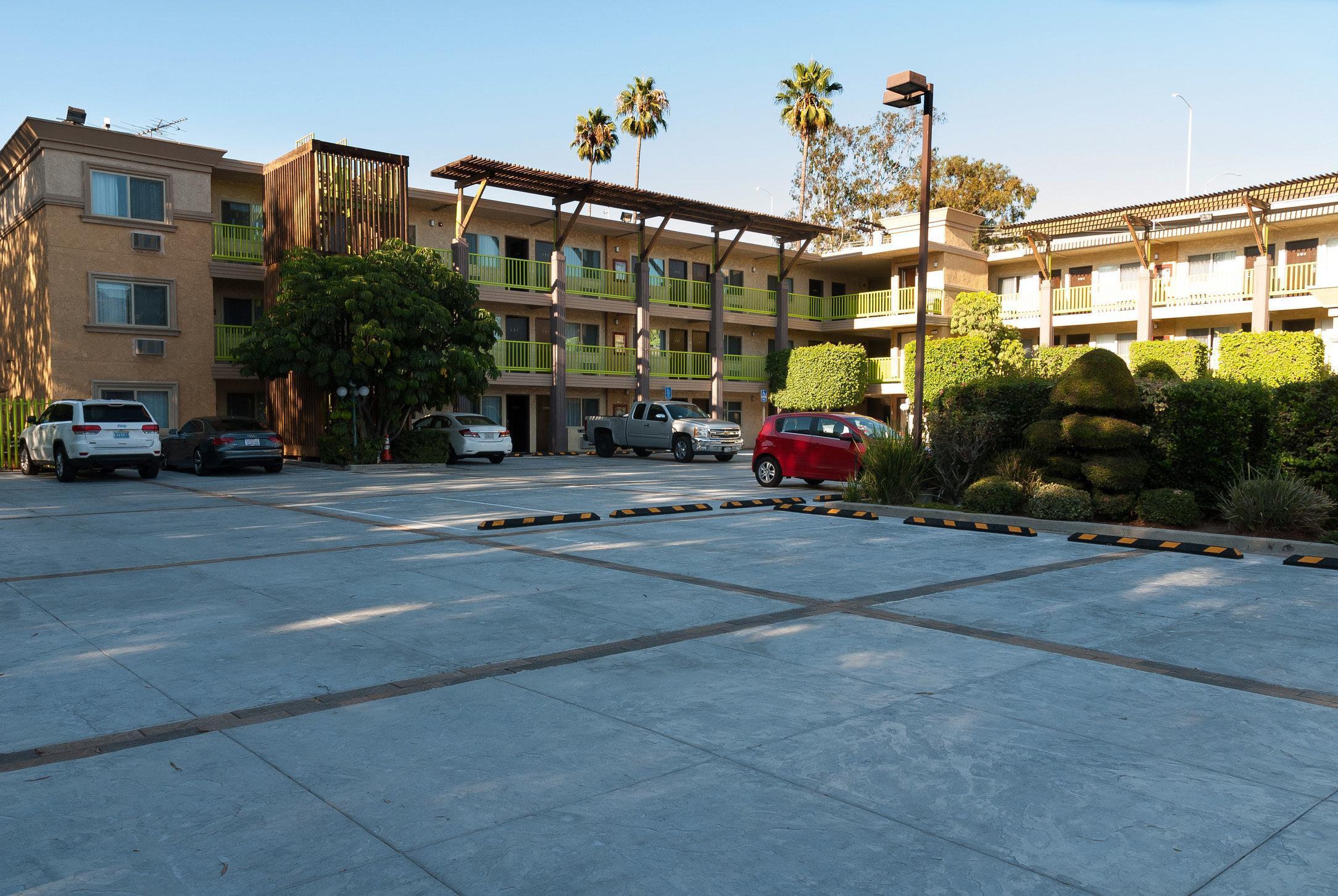 Best Western Plus Glendale Motel Exterior photo